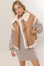 Load image into Gallery viewer, Fur-Contrast Zip Up Suede Vest